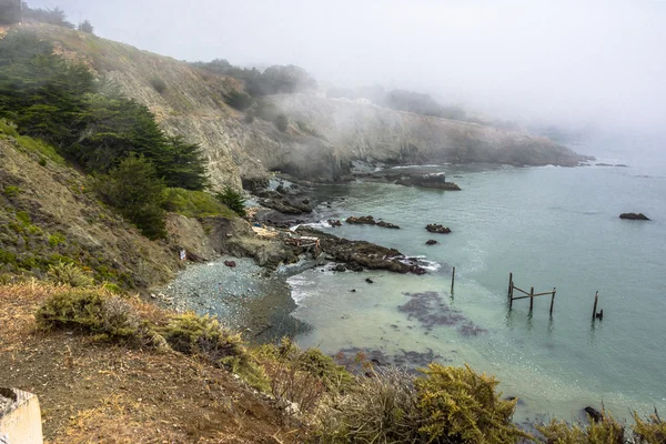 Nevoeiro na costa de Point Bonita na Califórnia — Fotografia de Stock