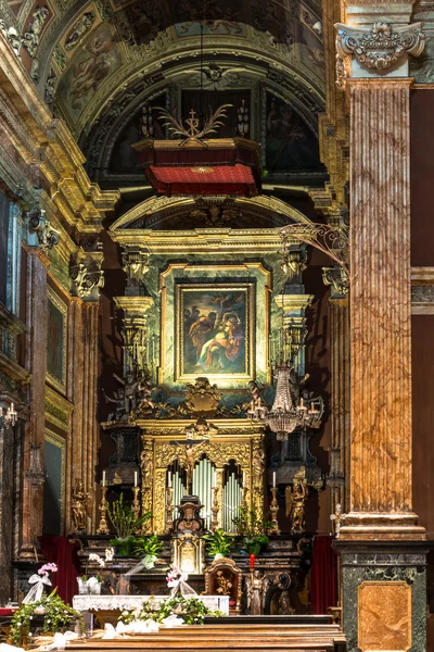 Der Altar der Kirche Santa Cristina in Turin, Italien — Stockfoto