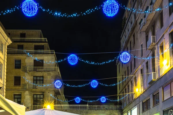 Ljus och konst i via Teofilo Rossi i Turin, Italien — Stockfoto