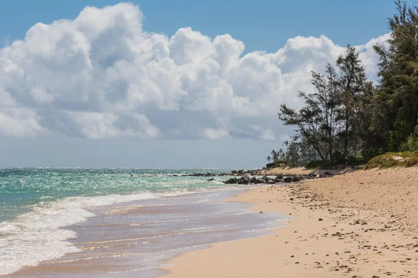 Praia de areia em Maui, no Havaí — Fotografia de Stock