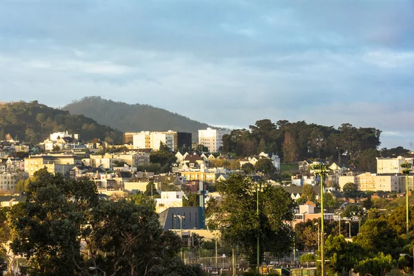 Morgendämmerung auf dem Alamo-Platz in San Francisco, Kalifornien — Stockfoto