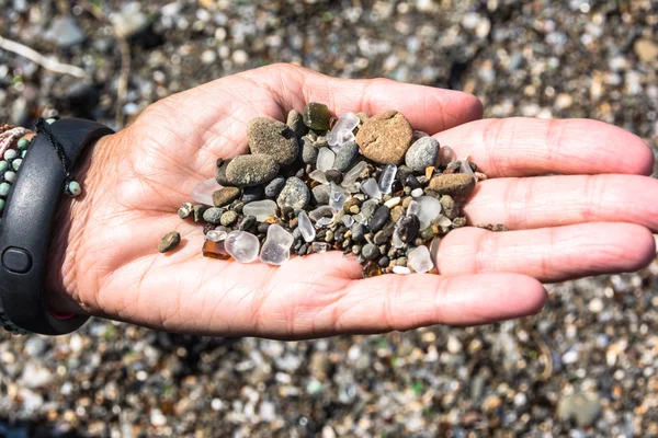 Zee glas in de hand, Californië — Stockfoto