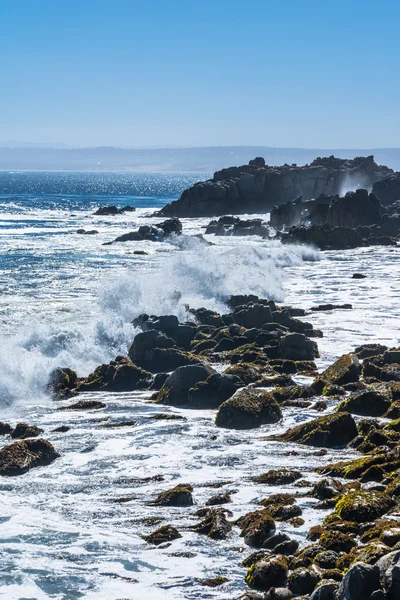 Waves crashing on the rocks, Monterey, California — Stock Photo, Image