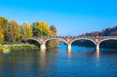 Turin, Po Nehri üzerinde köprü