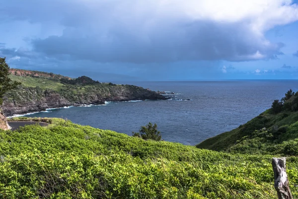 Maui kust in een bewolkte dag, Hawaii — Stockfoto