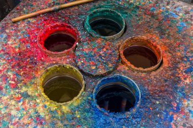 Renkli paletle bazı renkleri ve sesleri