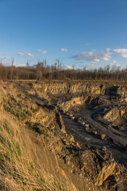 Bir taş ocağı ezilmiş taş fabrikası 