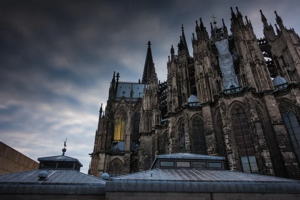 Καθεδρικός Ναός της Κολωνίας ενάντια στον ουρανό στη Γερμανία — Φωτογραφία Αρχείου