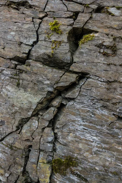 Muro di pietra di roccia con crepe — Foto Stock