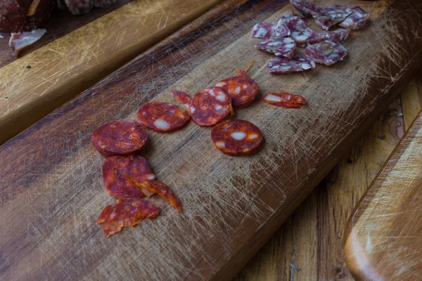 Slices of salami on a cutting board — Stock Photo, Image