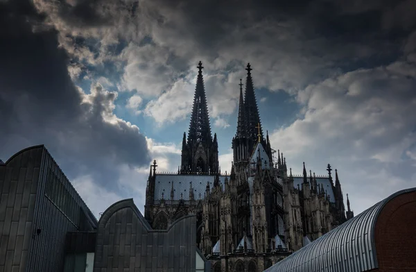 Catedral de Colônia contra o céu na Alemanha — Fotografia de Stock