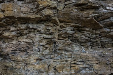 Taş duvar kaya ile çatlaklar 