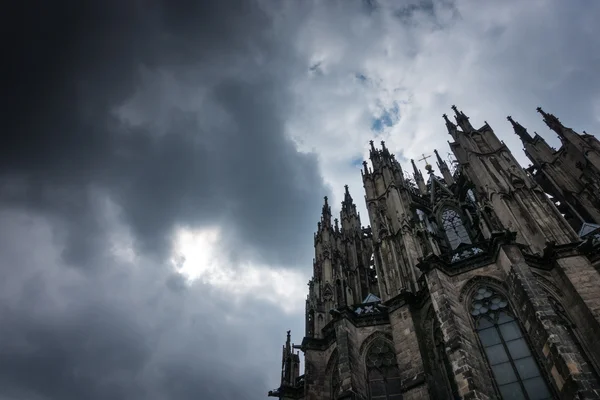 Catedral de Colônia contra o céu na Alemanha — Fotografia de Stock