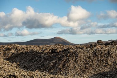 Lanzarote Adası, Kanarya Adaları 'ndaki Timanfaya Ulusal Parkı' nın volkanik manzarası.