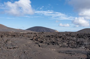 Lanzarote Adası, Kanarya Adaları 'ndaki Timanfaya Ulusal Parkı' nın volkanik manzarası.