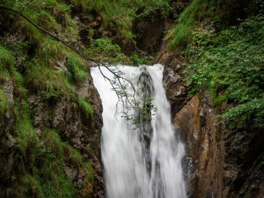Avusturya, Tyrol 'daki Wolfsklamm Kanyonunda Şelale