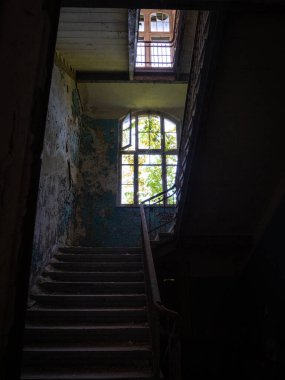 Kayıp bir binanın eski terk edilmiş odası. .