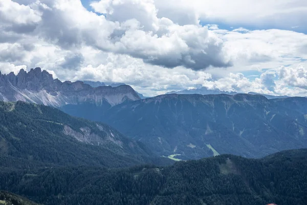 Güney Tyrol, İtalya 'daki Seiser Alm manzara manzarası .