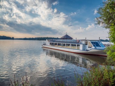 Ruppiner. Brandenburg, Almanya 'da göle bak. .