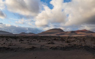 Lanzarote Adası, Kanarya Adaları 'ndaki Timanfaya Ulusal Parkı' nın volkanik manzarası