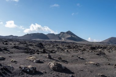 Lanzarote Adası, Kanarya Adaları 'ndaki Timanfaya Ulusal Parkı' nın volkanik manzarası.