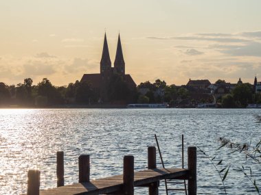 Ruppiner. Brandenburg, Almanya 'da göle bak. .