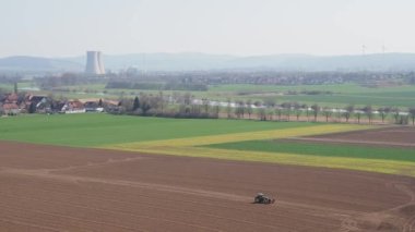 Grohnde, Almanya 'da nükleer enerjiye sahip manzara 
