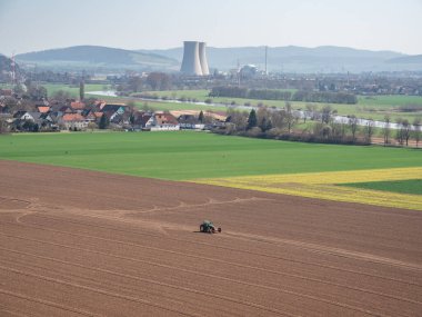 Grohnde, Almanya 'da nükleer enerjiye sahip manzara .