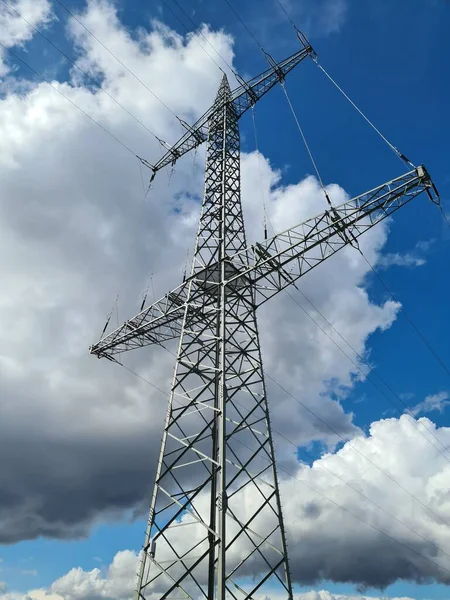 Torre Transmissão Sol Contra Céu Azul — Fotografia de Stock
