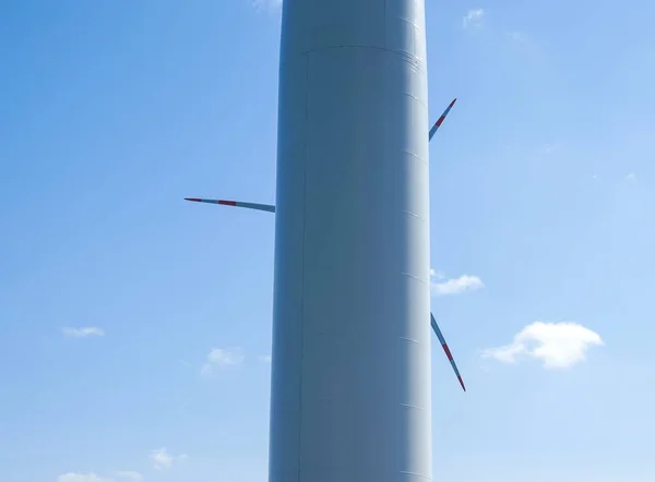 Windmühle Vor Blauem Himmel Bei Sonnenschein — Stockfoto