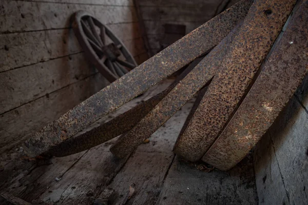 Velho Aro Ferro Vintage Contra Parede Madeira — Fotografia de Stock