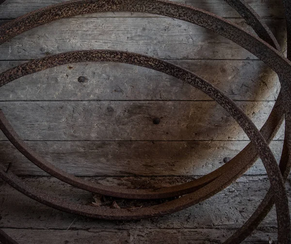 Old Vintage Iron Hoop Wooden Wall — Stock Photo, Image