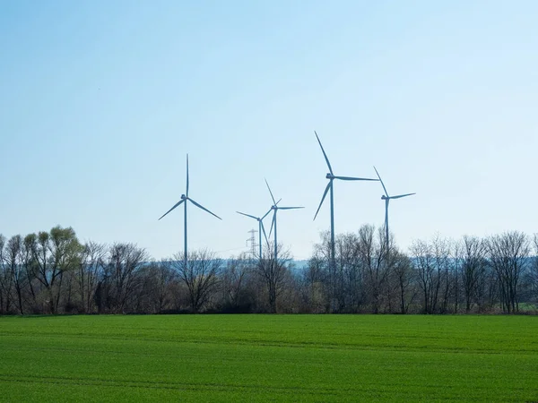 Molinos Viento Contra Cielo Azul Bajo Sol — Foto de Stock