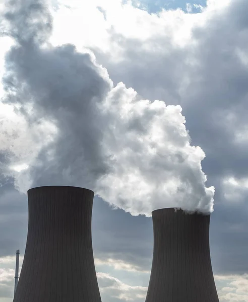 Central Nuclear Contra Céu Pôr Sol — Fotografia de Stock