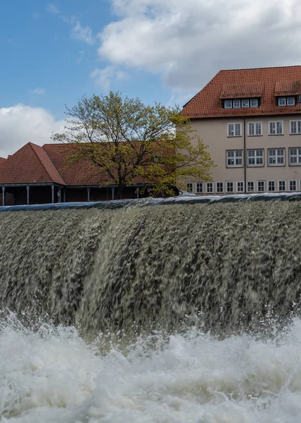 Καταρράκτης Στον Ποταμό Weser Στην Πόλη Hamelin Της Γερμανίας — Φωτογραφία Αρχείου