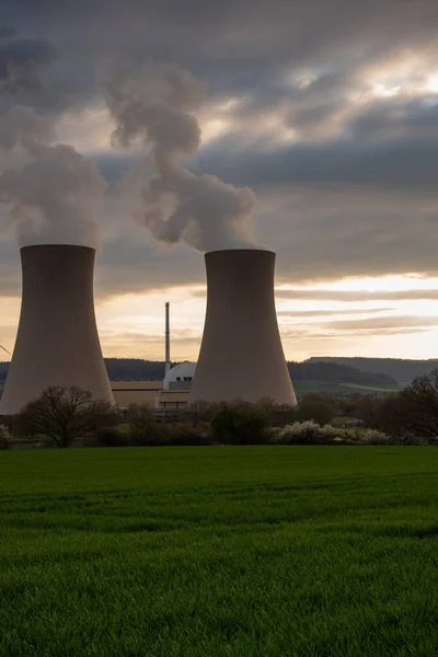 Atomkraftwerk Gegen Den Himmel Bei Sonnenuntergang — Stockfoto