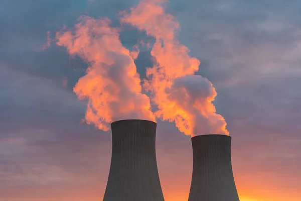 Central Nuclear Contra Cielo Atardecer — Foto de Stock