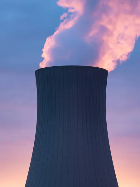 Kärnkraftverk Mot Himlen Vid Solnedgången — Stockfoto