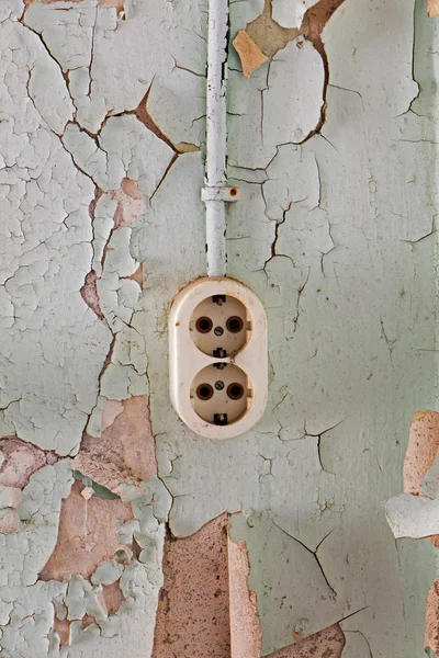 Old electrical outlet on the decrepit wall — Stock Photo, Image