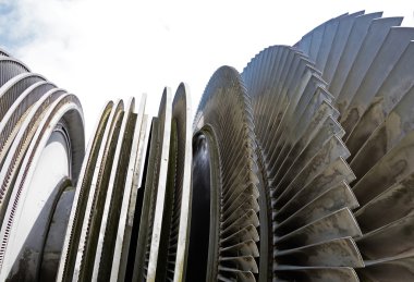 buhar türbini güneş ışığı altında nükleer santral