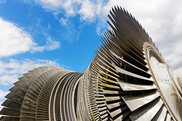 Dampfturbine eines Atomkraftwerks gegen den Himmel — Stockfoto