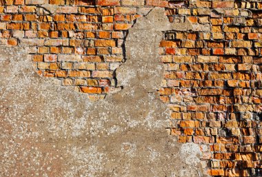 kırmızı tuğla duvarı eski sıva