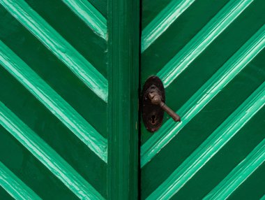 turkuaz renkli eski ahşap kapı