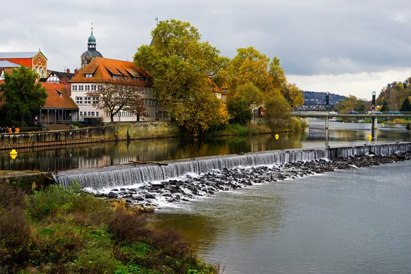 Fluss in der Stadt Hameln — Stockfoto