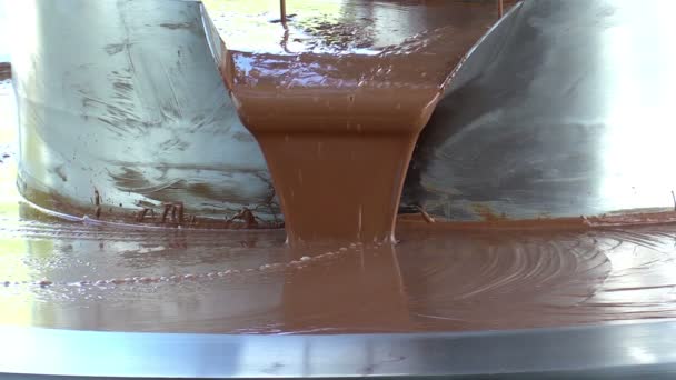 Pouring chocolate in chocolate factory — Stock Video