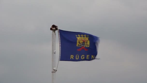 Drapeau allemand de Ruegen dans le vent — Video