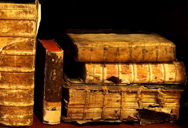 Eski ve antik kitap bir raf