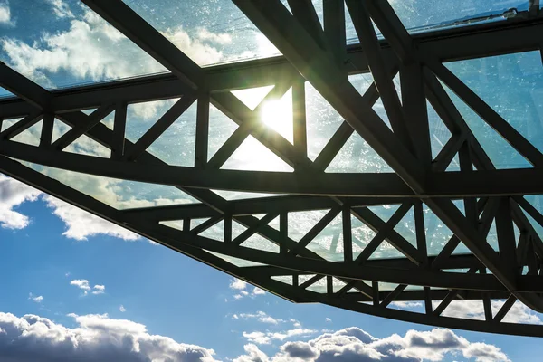 El techo de cristal de la estación a la luz del sol — Foto de Stock