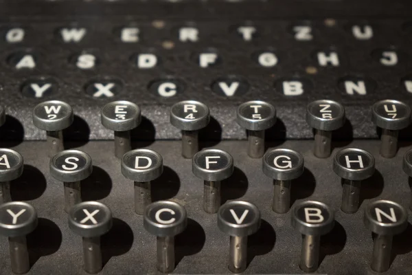 A velha máquina de escrever na casa de impressão — Fotografia de Stock