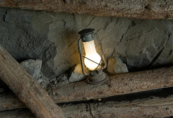 Lámpara de aceite en la antigua mina — Foto de Stock